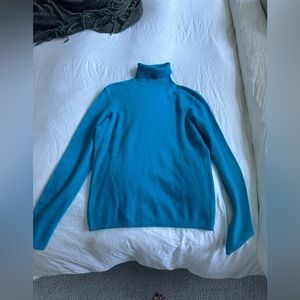 MAG 100% cashmere turtleneck sweater